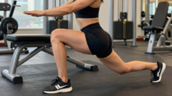 Cara Melakukan Gerakan “Bulgarian Split Squat” Tanpa Kehilangan Keseimbangan