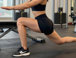 Cara Melakukan Gerakan “Bulgarian Split Squat” Tanpa Kehilangan Keseimbangan